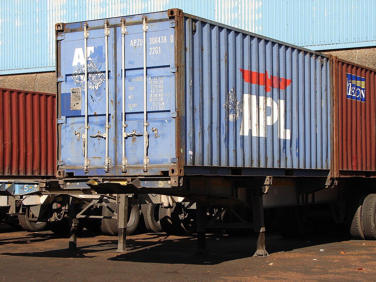 A 20 ft high cube shipping container of the type the HPL-20HC is built from.